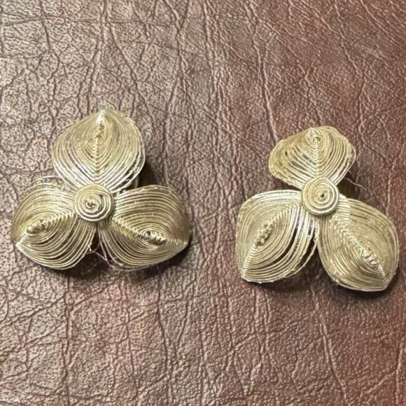 VTG Gold Tone Filigree Flower Clip On Earrings Marked Germany 1950s MCM Retro - Picture 3 of 8